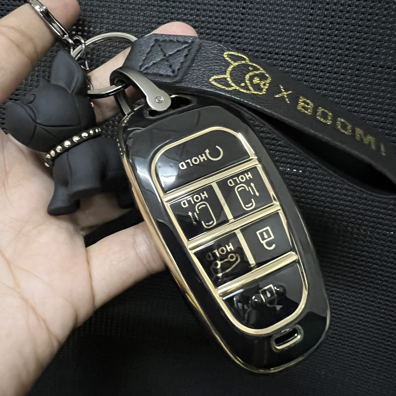 เคสรีโมทรถ รถฮุนได Hyundai STARIA 2022 ดำเงาเส้นสีทอง และสีขาวเส้นสีทอง ดูเรียบหรู (Black Gold-Line TPU Key Case)