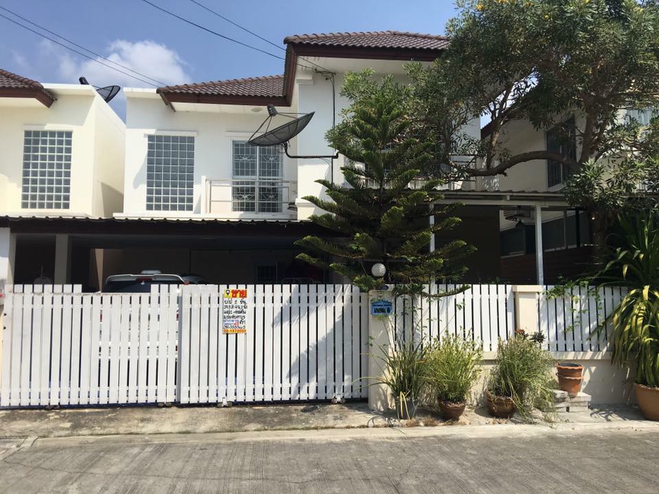 ขายบ้านแฝด มบ.ประดับดาว 7 ท่าอิฐ ปากเกร็ด นนทบุรี 37.5 ตรว 4 นอน 3 น้ำ รหัส H52