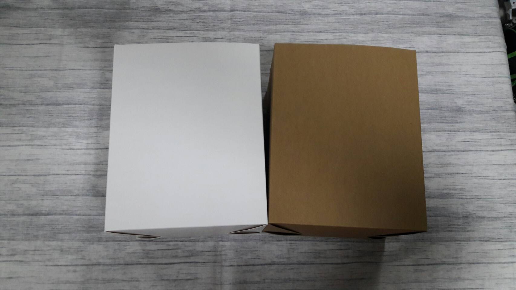 กล่องของขวัญ กล่องอเนกประสงค์ กล่องแบบฝาหัว-ท้ายก้นขัด กล่องของที่ระลึก กล่องเครื่องสำอางค์ กล่องของใช้ สีขาว ขนาด 13x16xสูง20 ซม. ราคา 350 บาทต่อแพ็ค (20 ใบ)