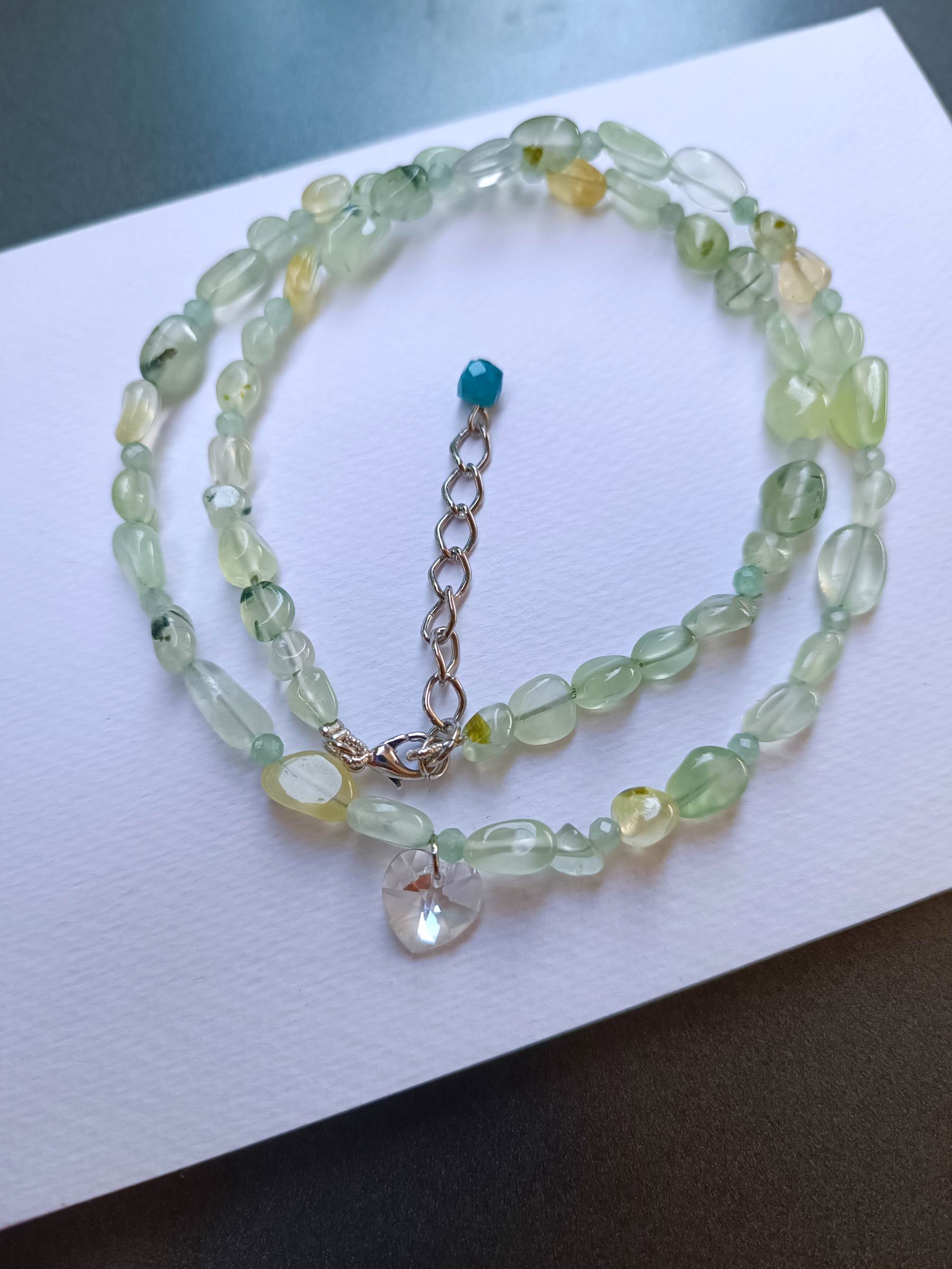 สร้อยคอหินแท้ "Bonita" Prehnite + Green Aventurine Necklace (เสริมญาณหยั่งรู้)