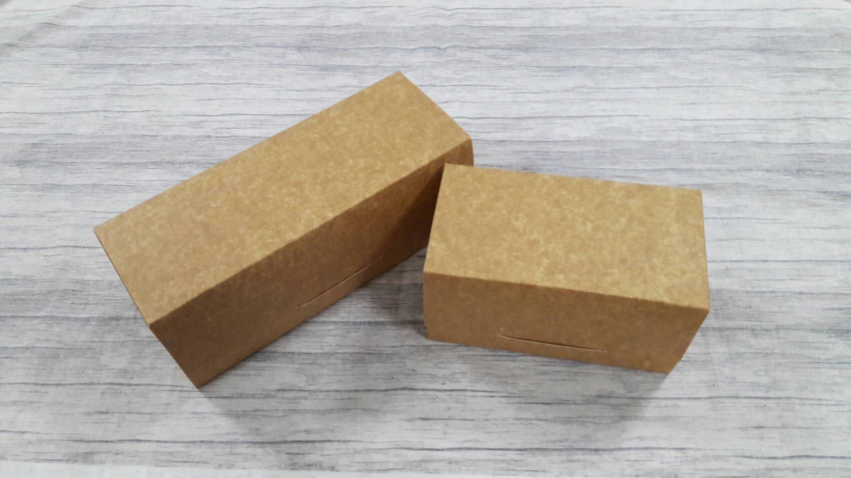 กล่องเค้กโรล กล่องคัพเค้ก 2 ชิ้น กล่องเค้ก 2 ชิ้น กล่องขนม สีคราฟท์น้ำตาลอ่อน(CKB) ขนาด 9 x 16.8 x 9 ซม.( กระดาษหนา 280 แกรม) ราคา 185 บาทต่อแพ็ค(20 ใบ)