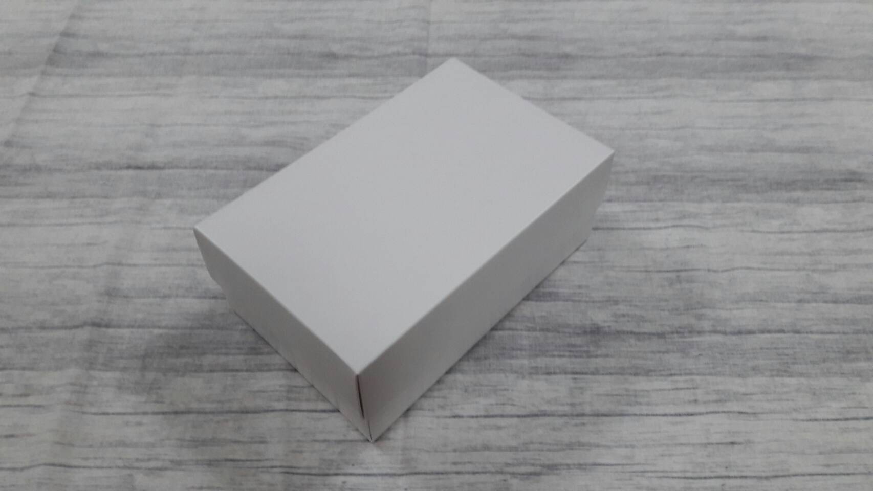 กล่องฝาครอบ กล่องของขวัญ กล่องอเนกประสงค์ ขนาด 14x22x8.5 ซม.สีขาว (แบบฝาทึบ) ราคา 495 บาท ต่อแพ็ค (20 ใบ)