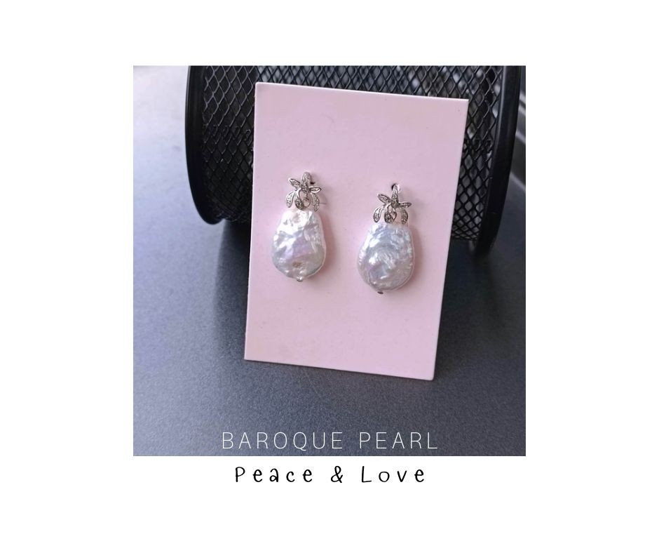 "Dazzling" ต่างหูมุกแท้ทรงบารอค Natural Baroque Pearl Earring