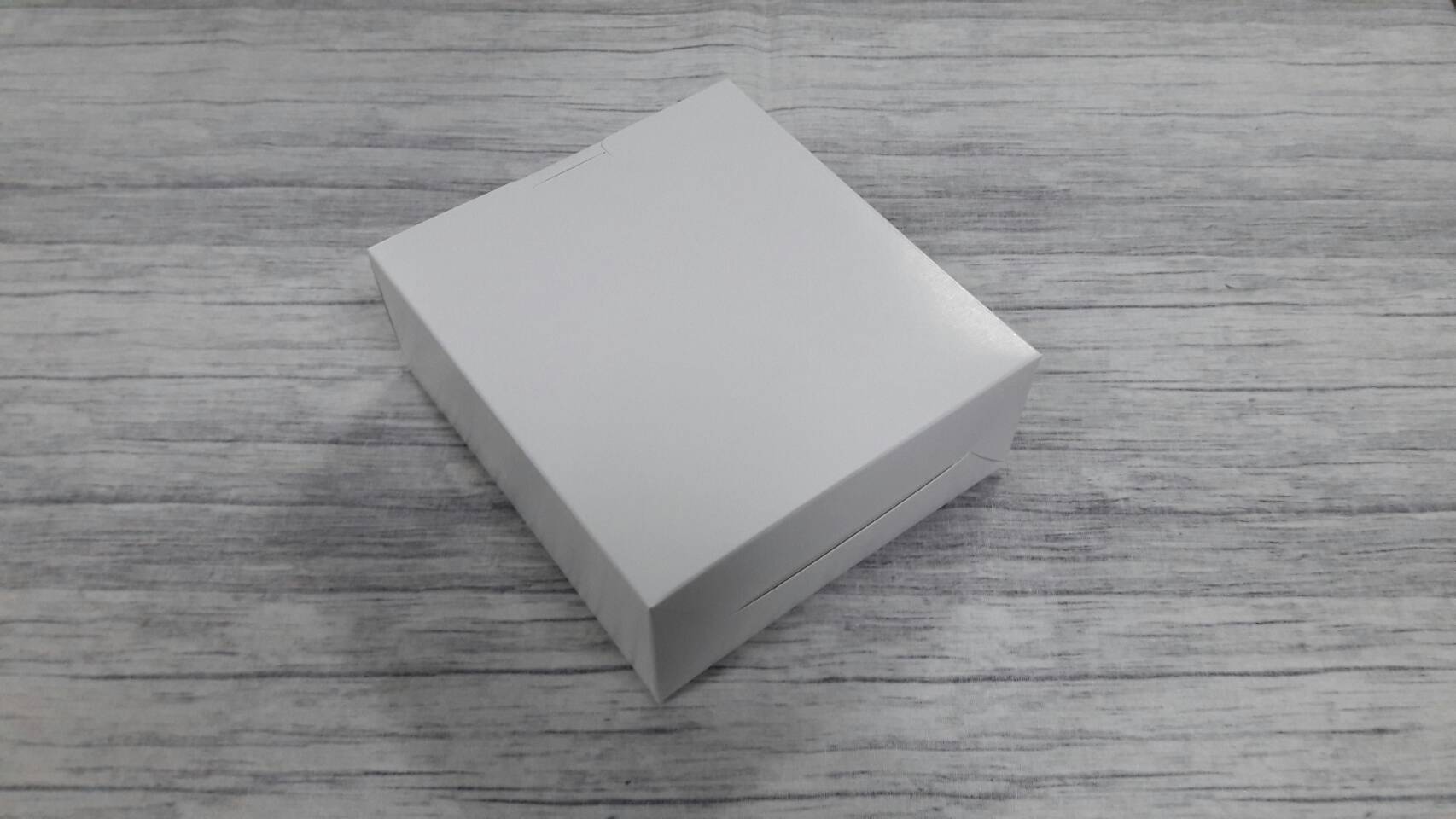 กล่องของขวัญ กล่องเครื่องสำอางค์ กล่องอเนกประสงค์ กล่องใส่ชา/กาแฟ สีขาว ขนาด 14.5x6.0x16.0 ซม. แบบทรงฝาปิดเปิด ท้ายก้นขัด ราคา 165 บาทต่อแพ็ค(20 ใบ)