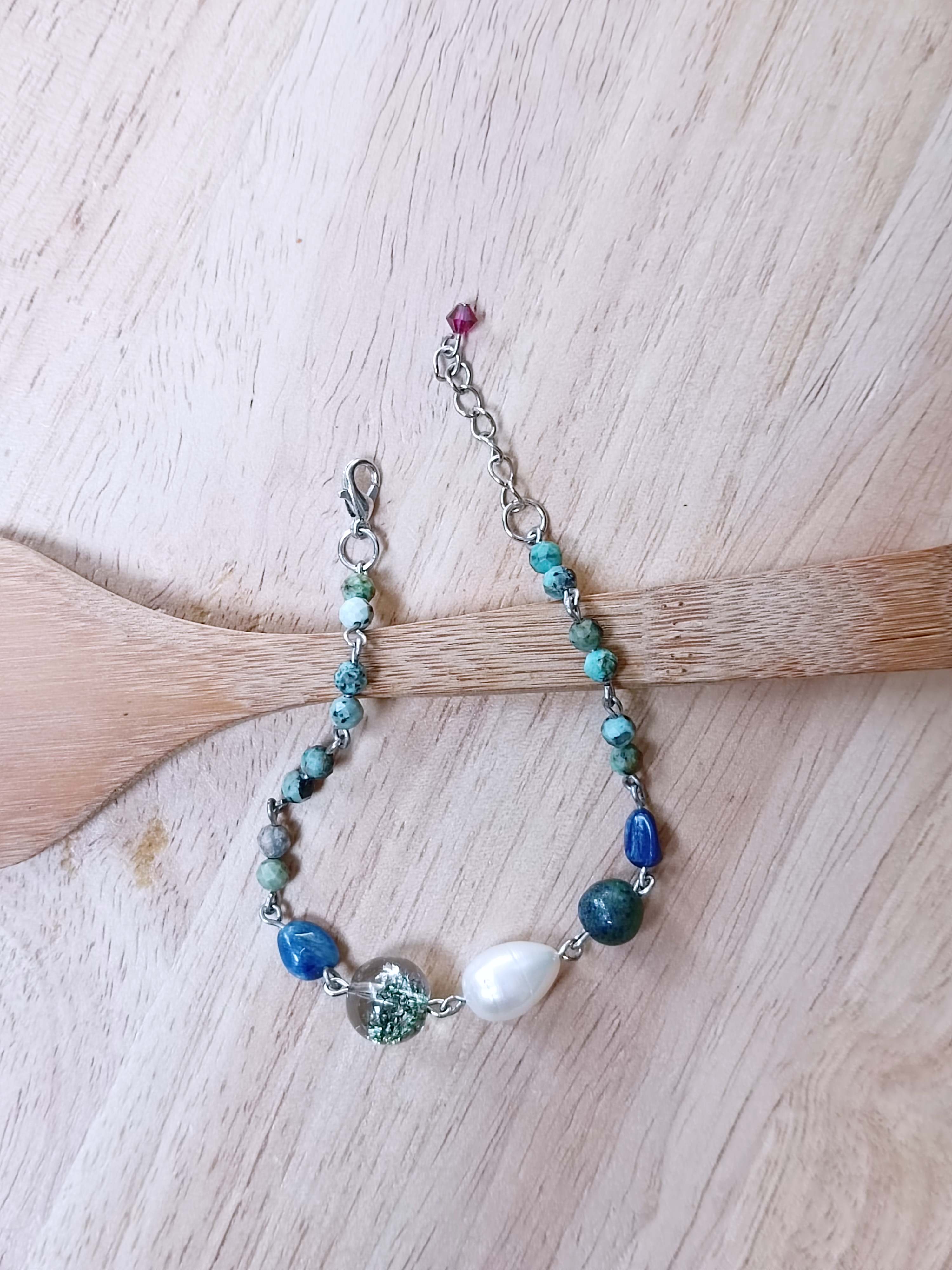 สร้อยข้อมือหินแท้ "The Light" Turquoise Bracelet (พลังงานความรัก ความสัมพันธ์)