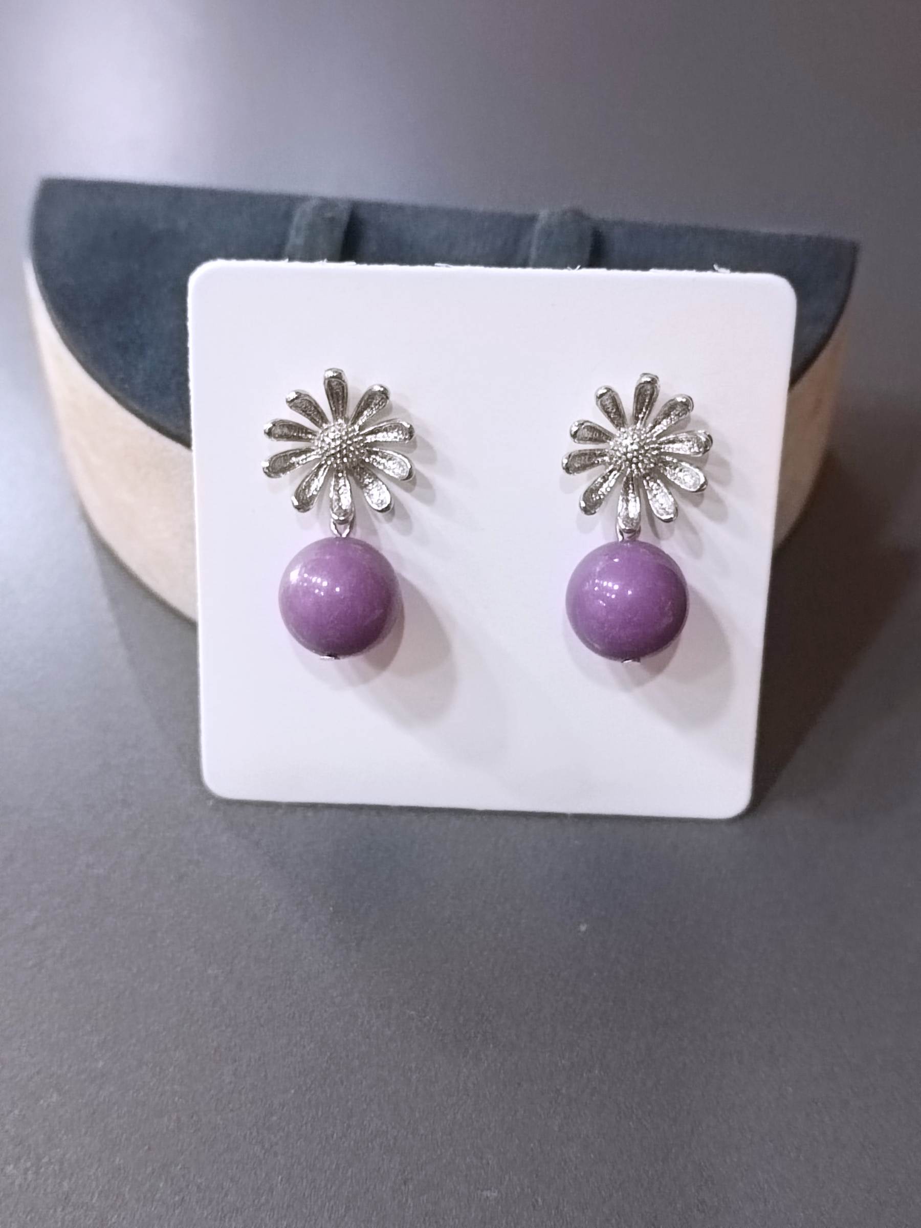 ต่างหูหินแท้"The Flower" Purple Mica Quartz Earring (ปรับความสมดุลทางอารมณ์)