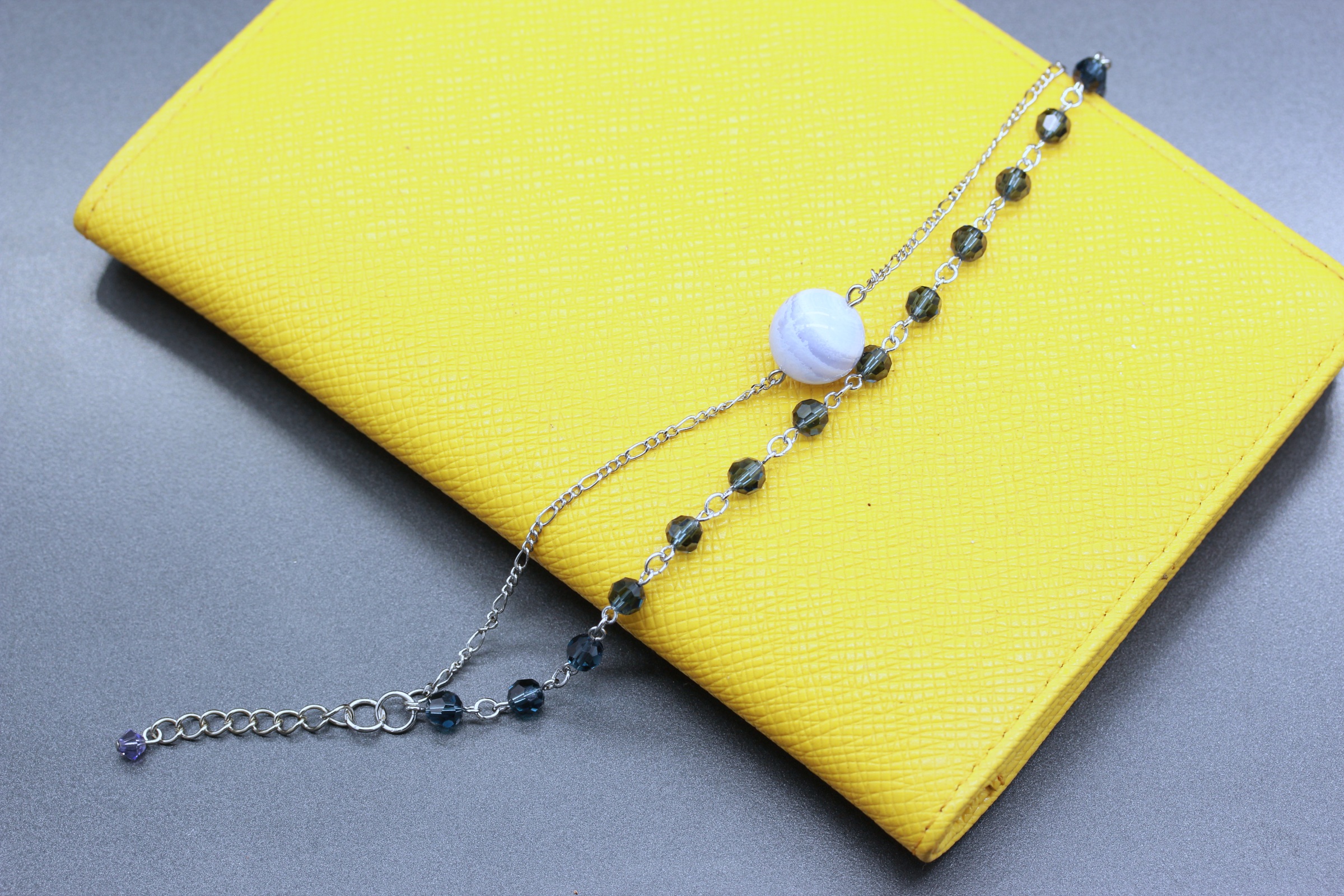 สร้อยข้อมือหินแท้ "Charmed" Blue Lace Agate Bracelet