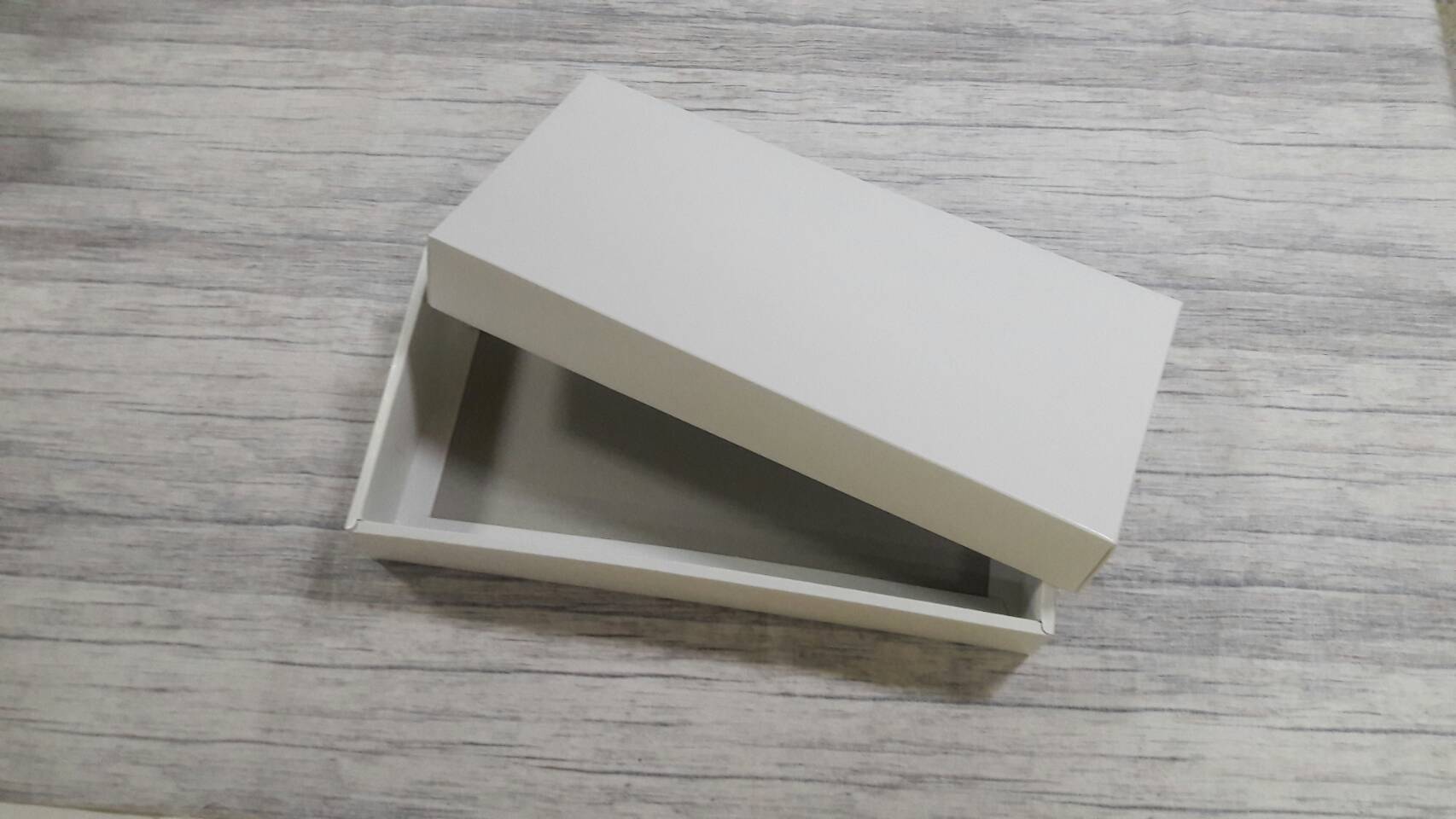 กล่องฝาครอบ กล่องอเนกประสงค์ กล่องของขวัญ กล่องแบบมีฝาครอบ สีขาว ขนาด 14.0 x 29.5 x 4.0 cm.(ฝาทึบ) ราคา 355 บาทต่อแพ็ค(20ใบ)