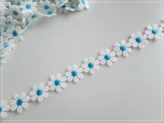 ลูกไม้ดอกไม้สีขาว - ฟ้า (เล็ก)