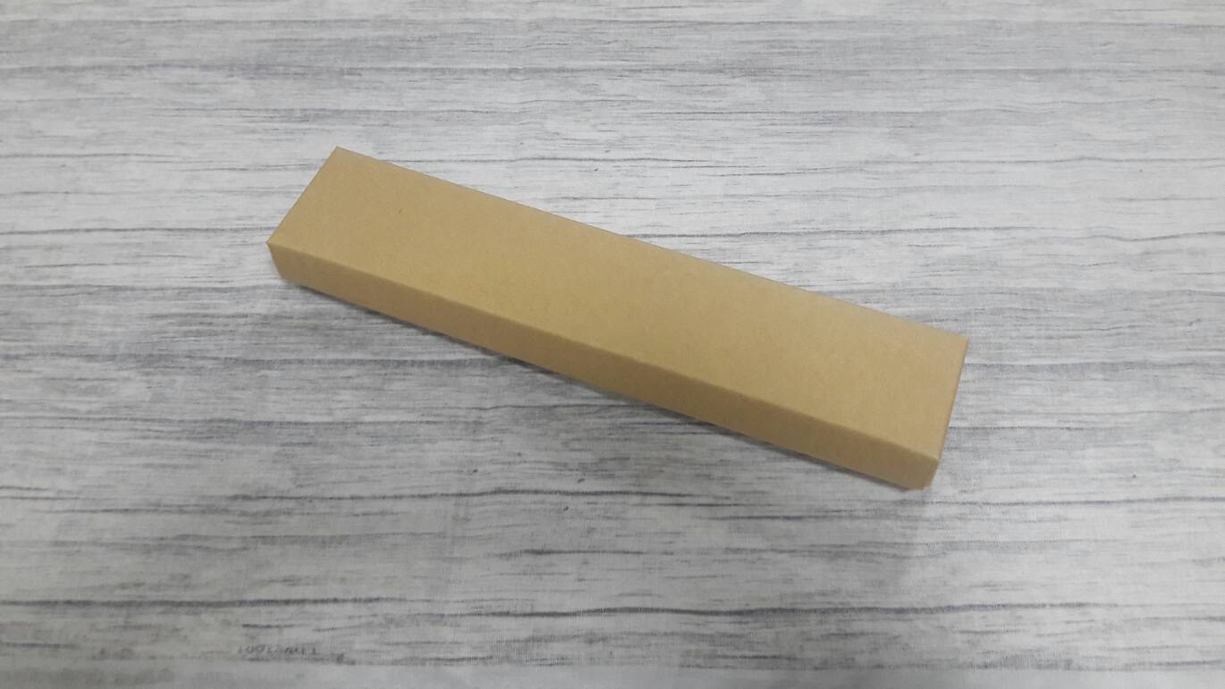 กล่องฝาครอบ กล่องของขวัญ กล่องใส่ตะเกียบ สีคราฟท์น้ำตาลอ่อน 23.4*4.4*2.5 ซม. ราคา 180 บาทต่อแพ็ค (20 ใบ)