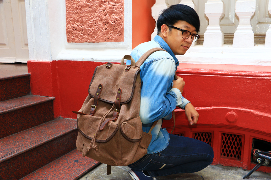 กระเป๋าเป้สะพายหลัง Vintage Style สีดำ B094