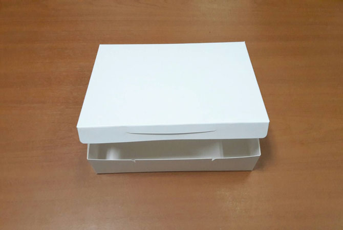 กล่องบราวนี่ กล่องชิฟฟ่อน กล่องขนม กล่องทาร์ต กล่องไม่มีหน้าต่าง (ฝาทึบ) ขนาด 15x22x5 ซม. สีขาว ราคา 160 บาทต่อแพ็ค (20ใบ)