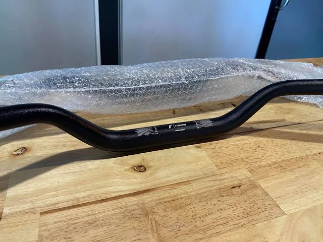 แฮนด์อ้วน RIZOMA ทรงสูง MA009B