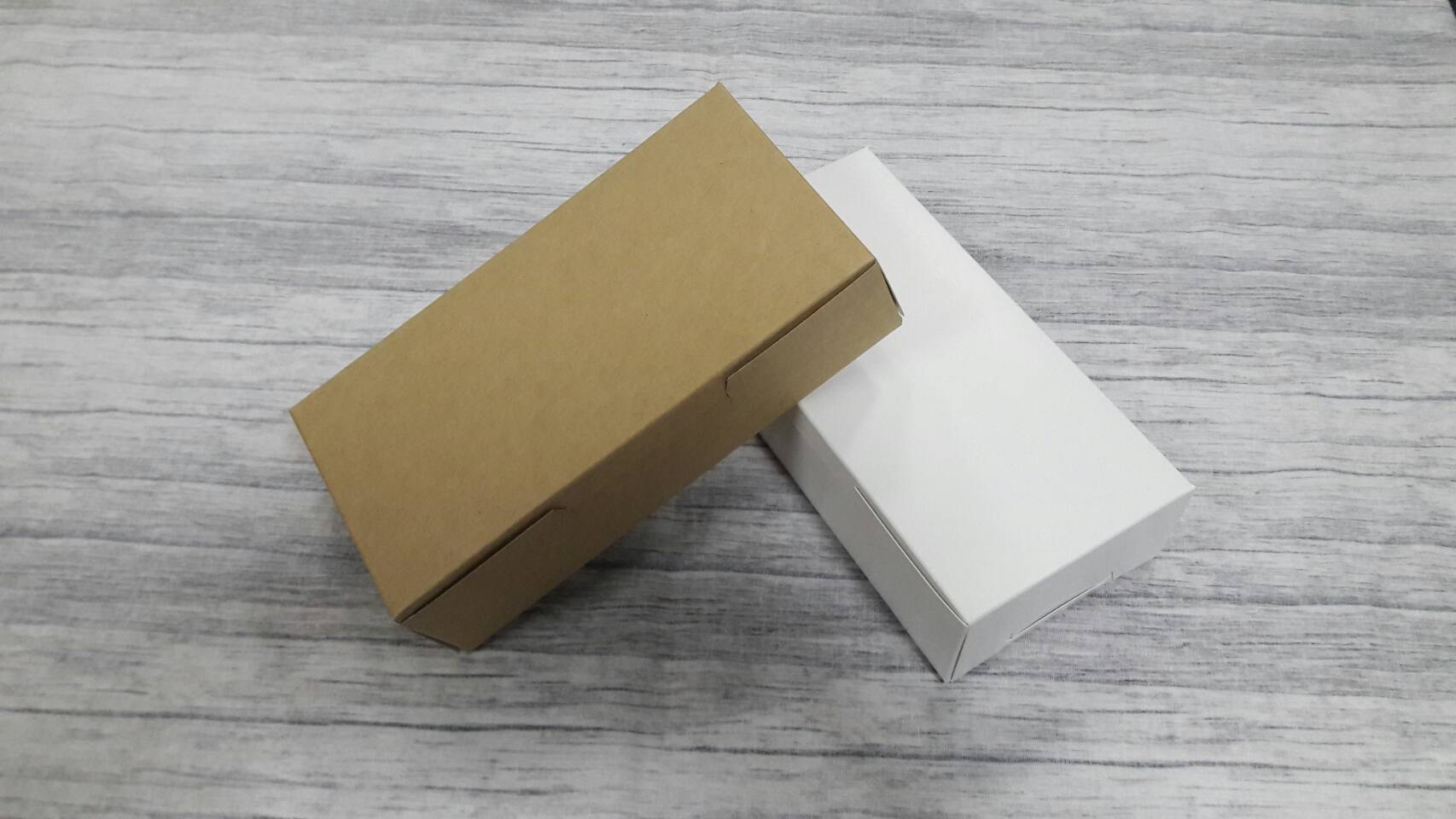 กล่องขนม กล่องชิฟฟ่อน กล่องช้อคโกแล็ต กล่องคุ๊กกี้ กล่องไม่มีหน้าต่าง (ฝาทึบ) ขนาด 9x18x4.5ซม. สีคราฟท์น้ำตาลอ่อน (ราคา 110 บาทต่อแพ็ค (20 ใบ)