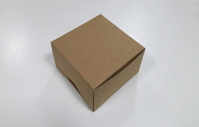 กล่องคัพเค้ก 4 ชิ้น (แบบไม่มีฐานรอง) กล่องเค้กครึ่งปอนด์ กล่องขนม กล่องสแน็ค Snack Box สีคราฟท์น้ำตาล (แบบไม่มีหน้าต่าง) ขนาด 15.0x15.0x7.6 ซม.ราคาแพ็คละ 150 บาท (รวม 20 ใบ)