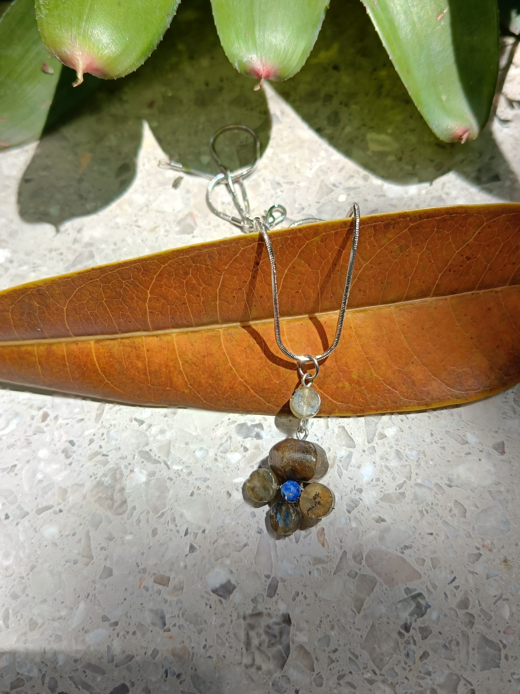 สร้อยจี้หินแท้ Labradorite Pendant Necklace (เสริมพลังการสื่อสาร เติมPositive Energy)