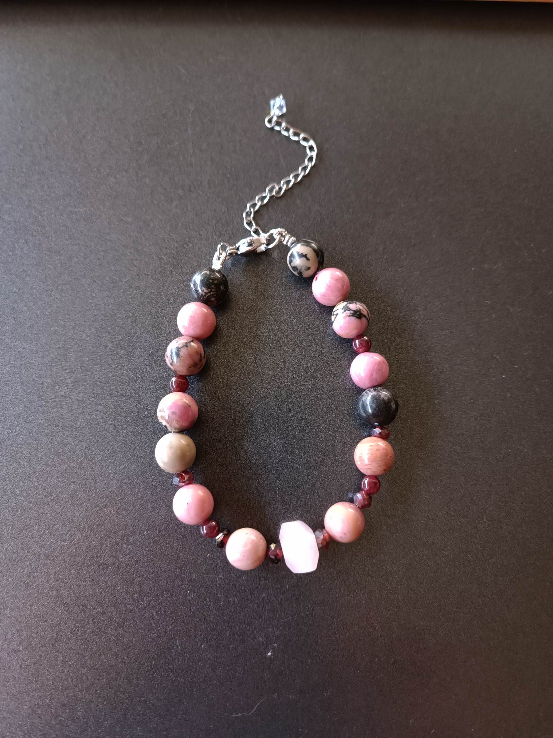 สร้อยข้อมือหินแท้ "POSH" Rhodonite + Rose Quartz Bracelet (Healing & Understanding)