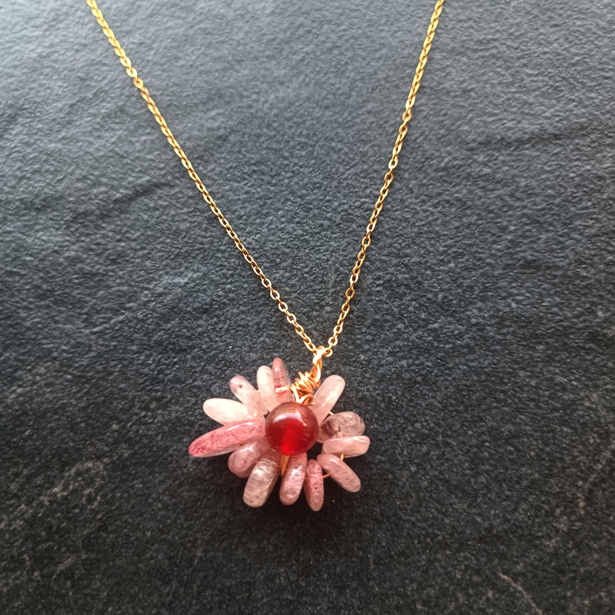 "Little Vivian" สร้อยพร้อมจี้หินแท้ Strawberry Quartz Necklace (เสริมคลื่นความรัก ดึงดูดรักแท้ ฟื้นฟูความสัมพันธ์ให้สดใส)