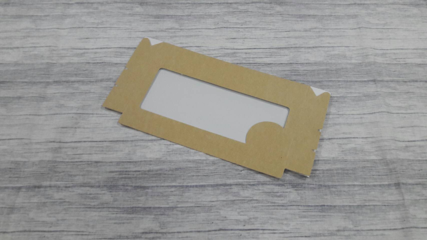 กล่องบราวนี่ 3-4 ชิ้น กล่องทรงแบน กล่องช็อคโกแลต กล่องขนมฟู้ดเกรด สีคราฟท์น้ำตาลอ่อน ขนาด 10.0x22.0x3.0ซม. ราคา 130 บาทต่อแพ็ค(20ใบ)