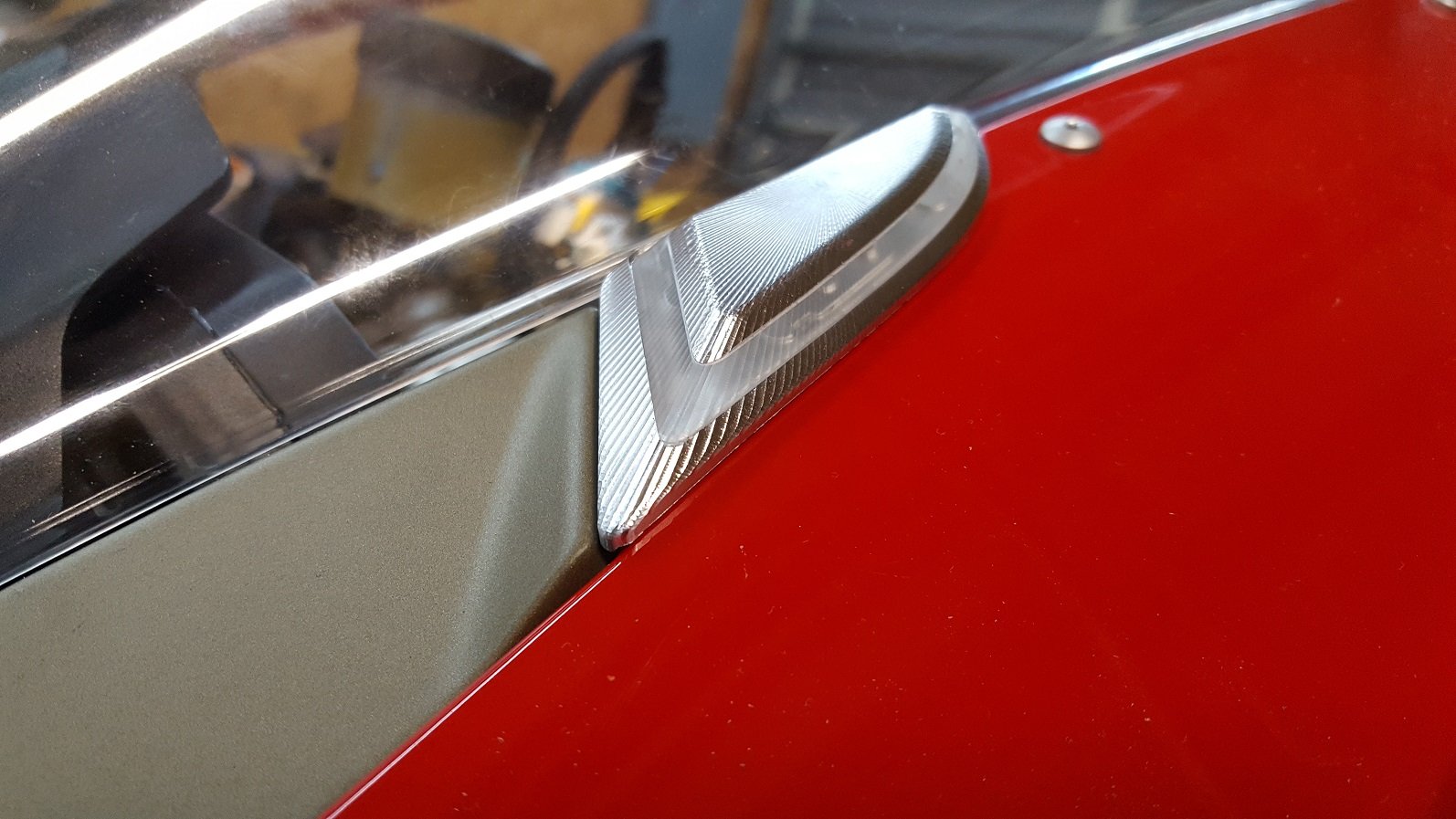 อุดกระจกแบบมีไฟเลี้ยว FUTURISMOTO V4