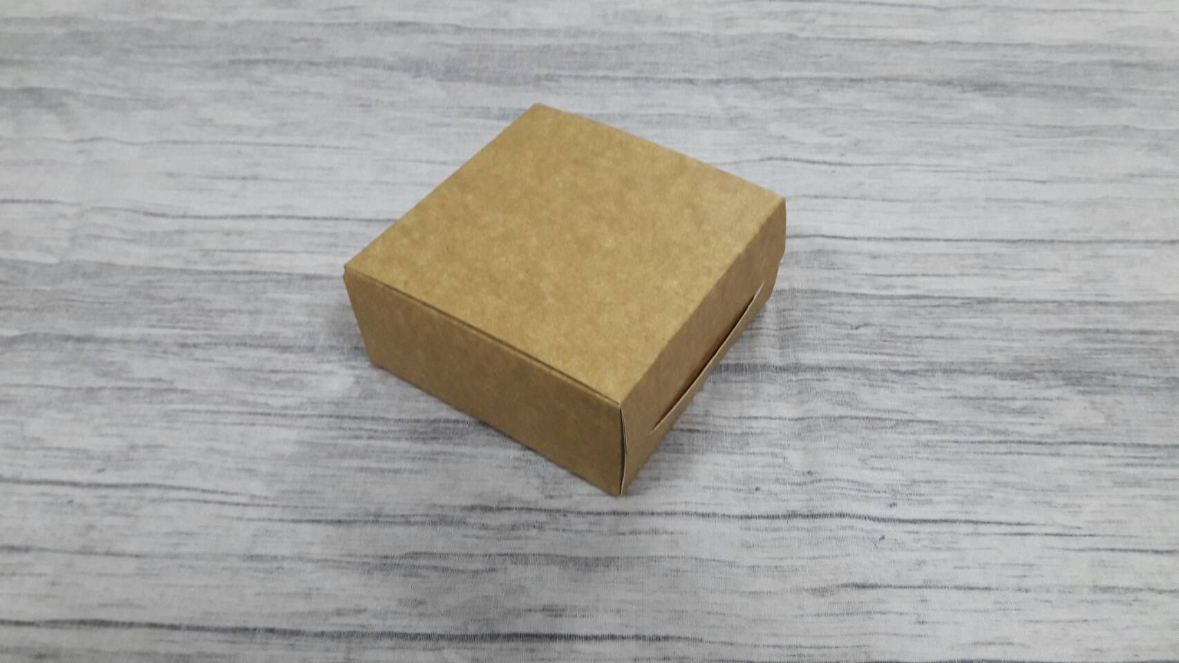 กล่องบราวนี่ 1 ชิ้น กล่องขนม ขนาด 9.0 x 9.0 x 4.0 ซม.กล่องคราฟท์ฟู้ดเกรด สีคราฟท์น้ำตาลอ่อน ราคา 70 บาทต่อแพ็ค (20ใบ)