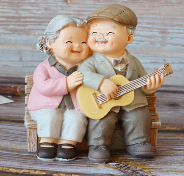 คุณตาคุณยาย เล่นกีต้าร์ สัญลักษณ์แห่งความอบอุ่น ชีวิตยืนยาว