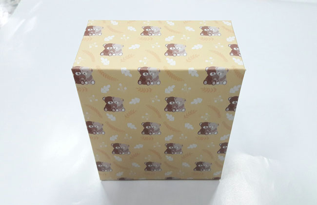 กล่องสแน็ค กล่องอาหารว่าง ลายแบร์แฟมิลี่ กว้าง 1 2.7 x ยาว12.7 x สูง 6.5 ซม. ราคา 95 บาทต่อแพ็ค (20 ใบ)