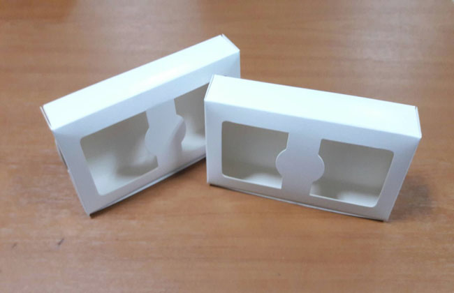 กล่องบราวนี่ 2 - 3 ชิ้น กล่องทรงแบน กล่องคุ๊กกี้ กล่องช็อคโกแลต กล่องขนม สีขาว ขนาด 8x15x3 ซม. ราคา 90 บาท ต่อแพ็ค (20ใบ)