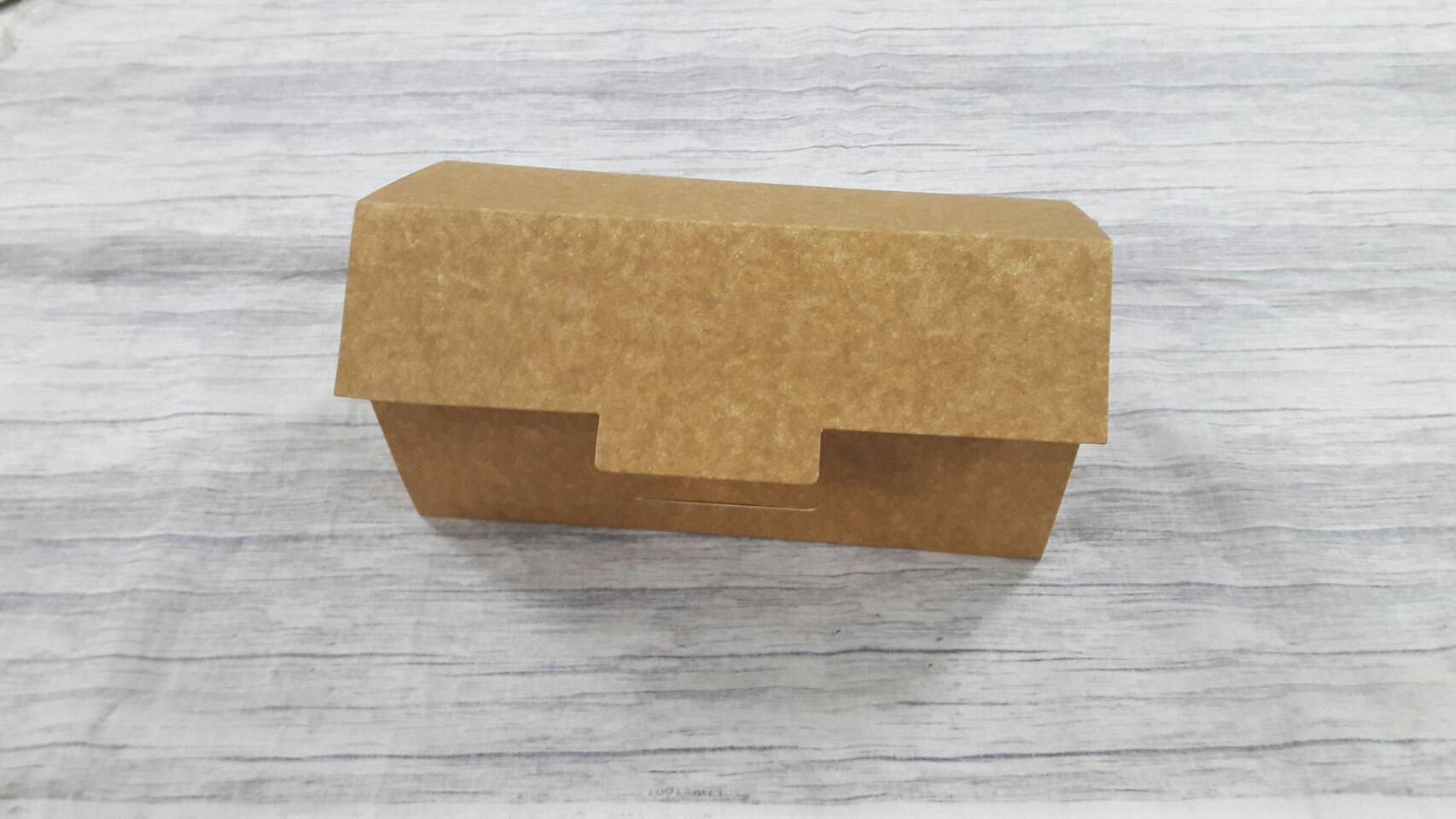 กล่องเค้กโรล กล่องคัพเค้ก 3 ชิ้น กล่องเค้ก 3-4 ชิ้น กล่องขนม สีคราฟท์น้ำตาลอ่อน(CKB) ขนาด 9 x 24 x 9 ซม.ราคา 230 บาทต่อแพ็ค(20 ใบ)