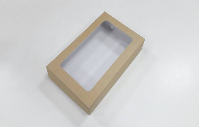 กล่องขนม กล่องอเนกประสงค์ กล่องชิฟฟ่อน กล่องใส่ของที่ระลึก (ฝากล่องปะกาวขึ้นรูป) ขนาด 16.5 x 26.0 x สูง 5.0 ซม.สีคราฟท์น้ำตาลอ่อน ราคาแพ็คละ 300 บาท (20ใบ)