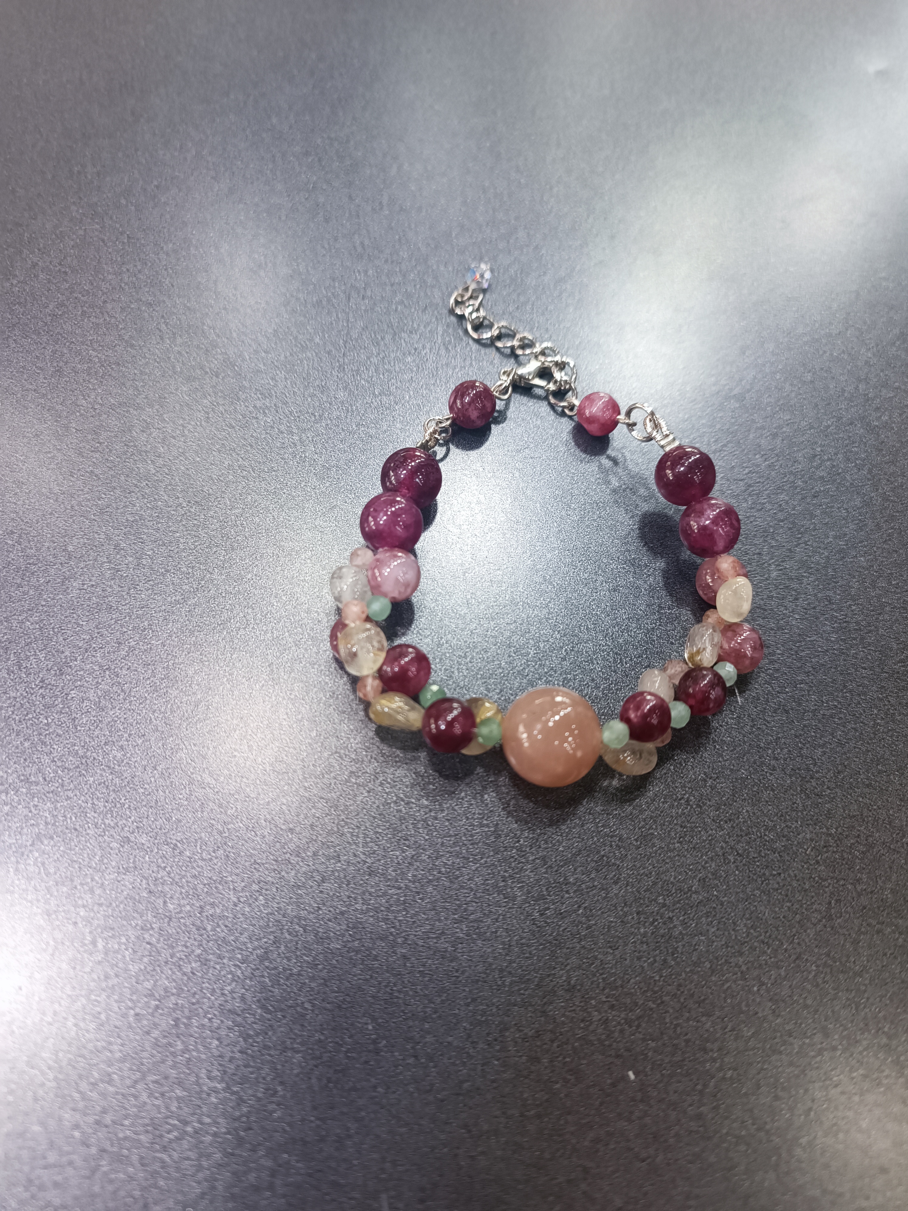 สร้อยข้อมือหินแท้ "Bobbie" Love & Harmony Bracelet (Peach Moonstone+ Garnet)