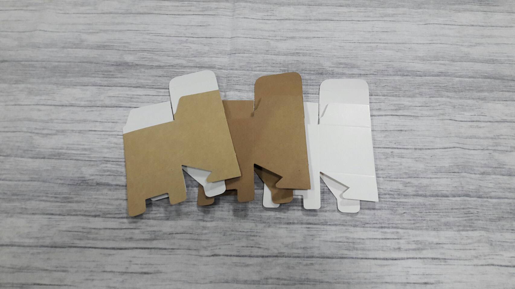 กล่องเอนกประสงค์ สีคราฟท์น้ำตาลอ่อน 5x5x5.5 ซม. แบบทรงฝาปิดเปิด ท้ายก้นขัด กล่องของขวัญ กล่องเครื่องสำอางค์ ราคา 205 บาทต่อแพ็ค(50 ใบ)