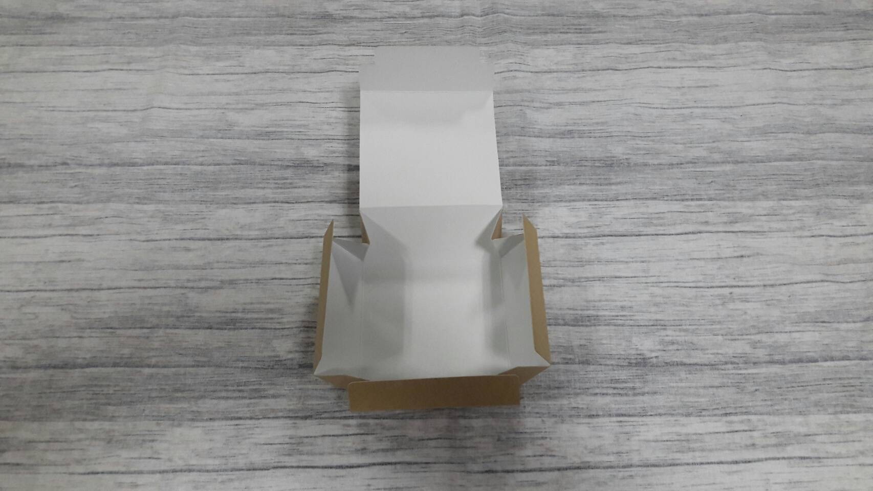 กล่องบราวนี่ 1 ชิ้น กล่องขนม ขนาด 9.0 x 9.0 x 4.0 ซม.กล่องคราฟท์ฟู้ดเกรด สีคราฟท์น้ำตาลอ่อน ราคา 70 บาทต่อแพ็ค (20ใบ)