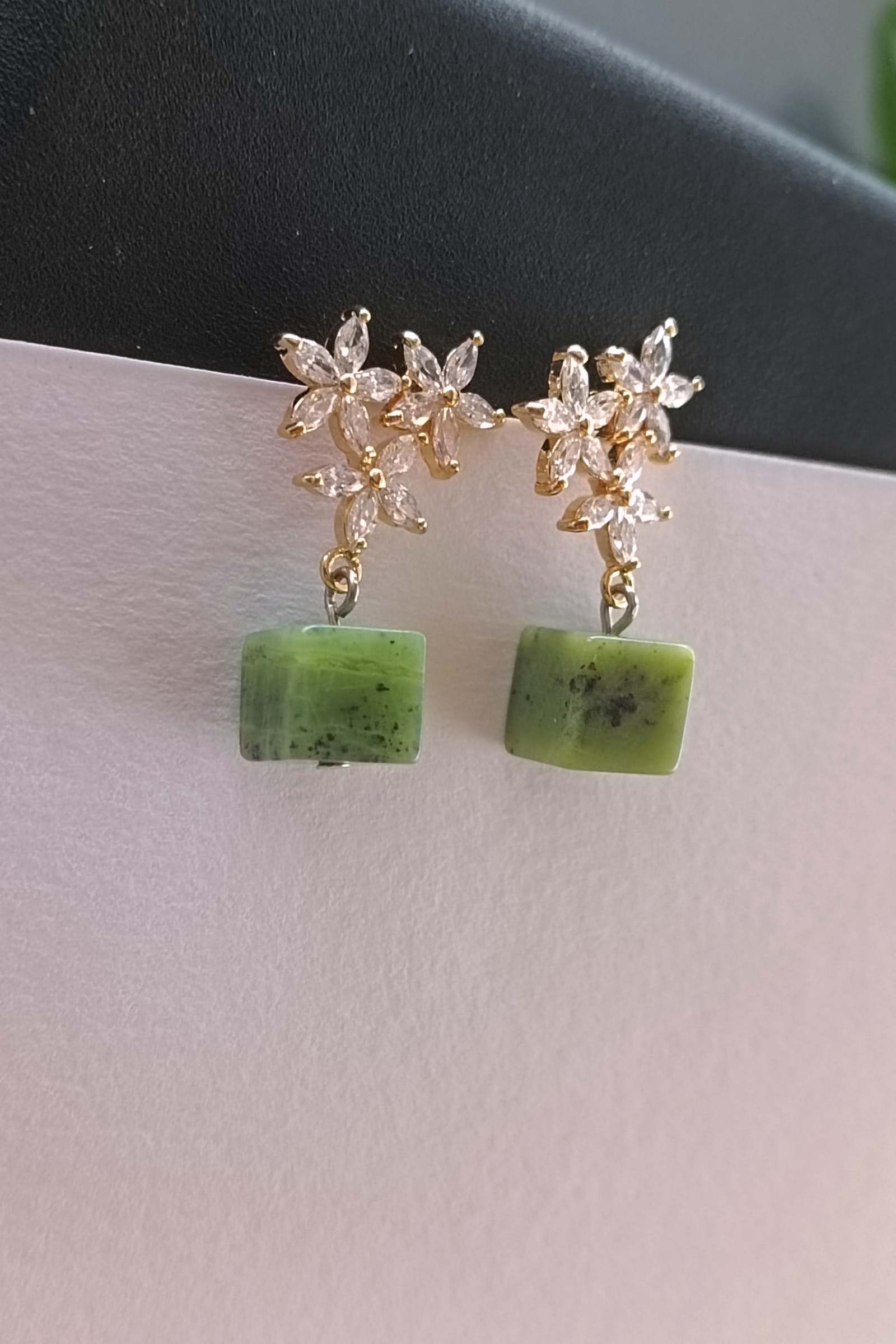 ต่างหู "The Flower" หยกแท้ Canadian Jade Jewelry Earring (ร่ำรวย มั่งคั่ง)