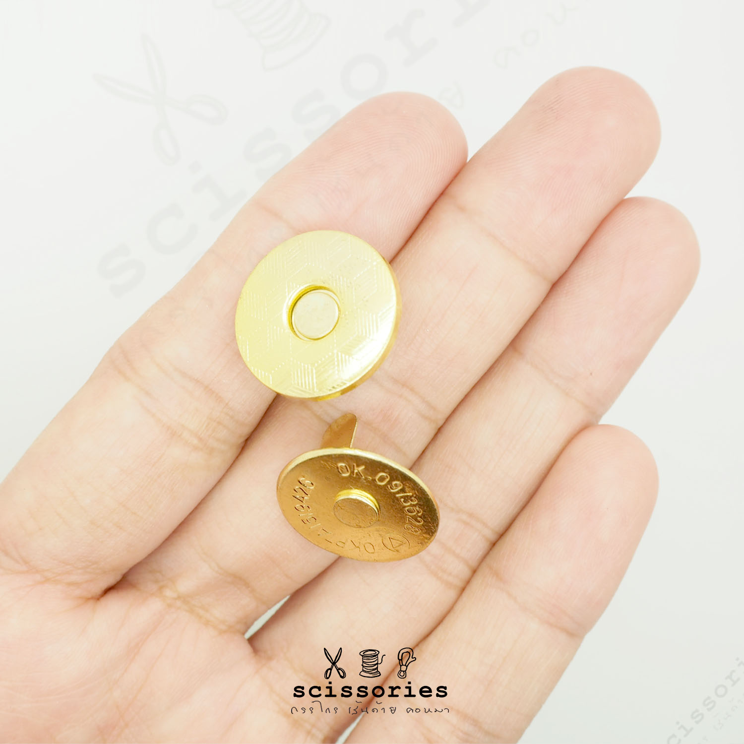 แม่เหล็ก ตัวบาง หน้าลาย 18 MM สีทอง/2ตัว