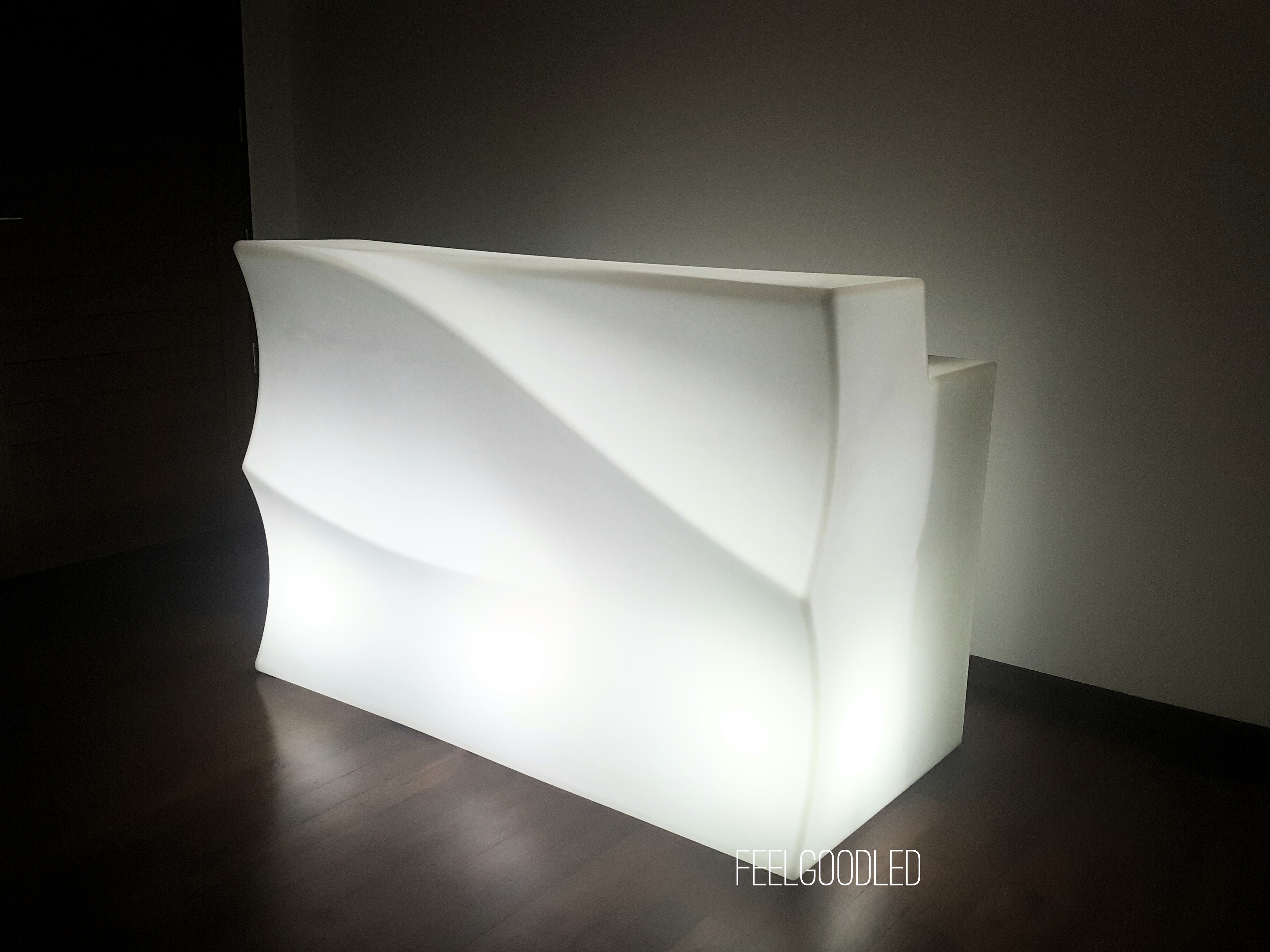 RENT/ให้เช่า: เคาน์เตอร์บาร์ LED เรืองแสง รุ่น FLOW1 (โฟลว์1)