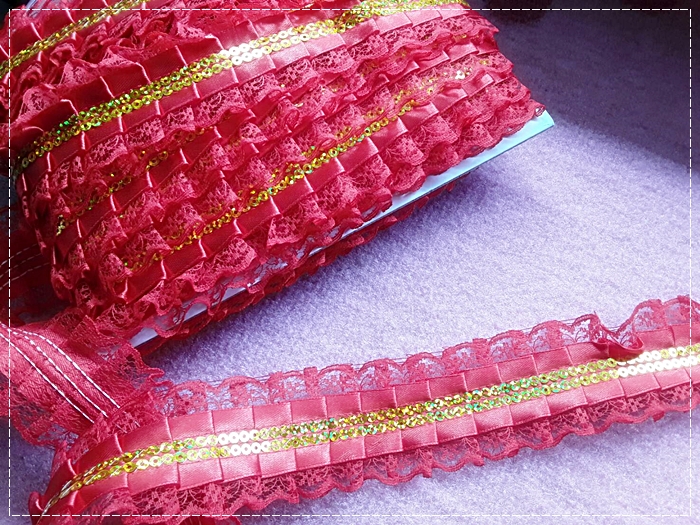 เทปจีบริบบิ้นลูกไม้สีแดงเลือดนก - เลื่อมทอง