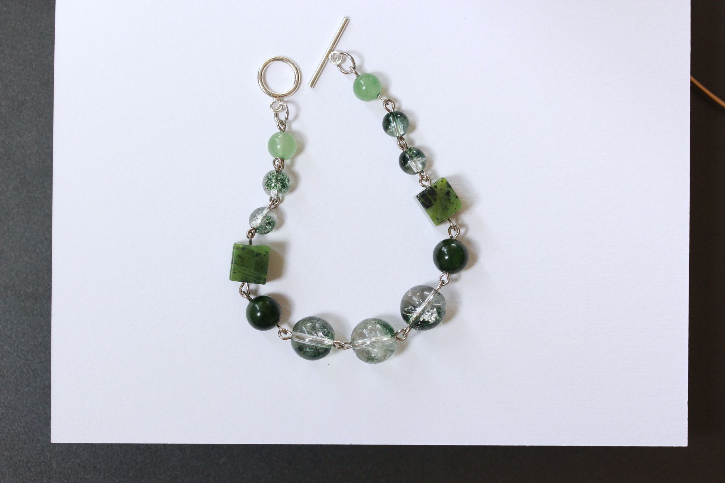 สร้อยข้อมือหินแท้ "Connected" Good Fortune Bracelet (หินโป่งขาม ,หยกเขียวเนไฟรต์)