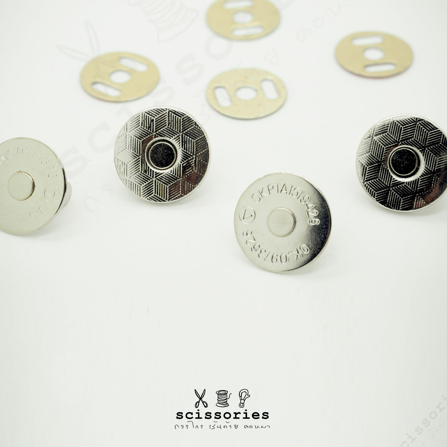 แม่เหล็ก ตัวบาง หน้าลาย 18 MM สีเงิน/2ตัว