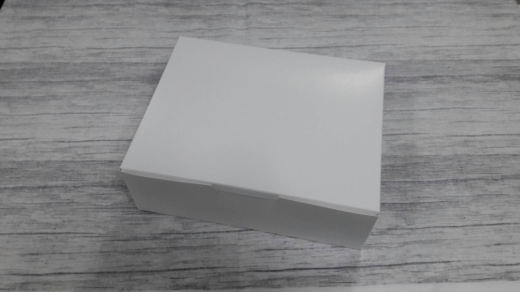 กล่องขนม กล่องเค้ก กล่องคัพเค้ก กล่องบราวนี่ กล่องชิฟฟ่อน กล่องสแน็ค ขนาด 17.5x22.0x7.4 ซม. สีขาว แบบฝาทึบ ราคา 210 บาท(ต่อแพ็ค20ใบ)