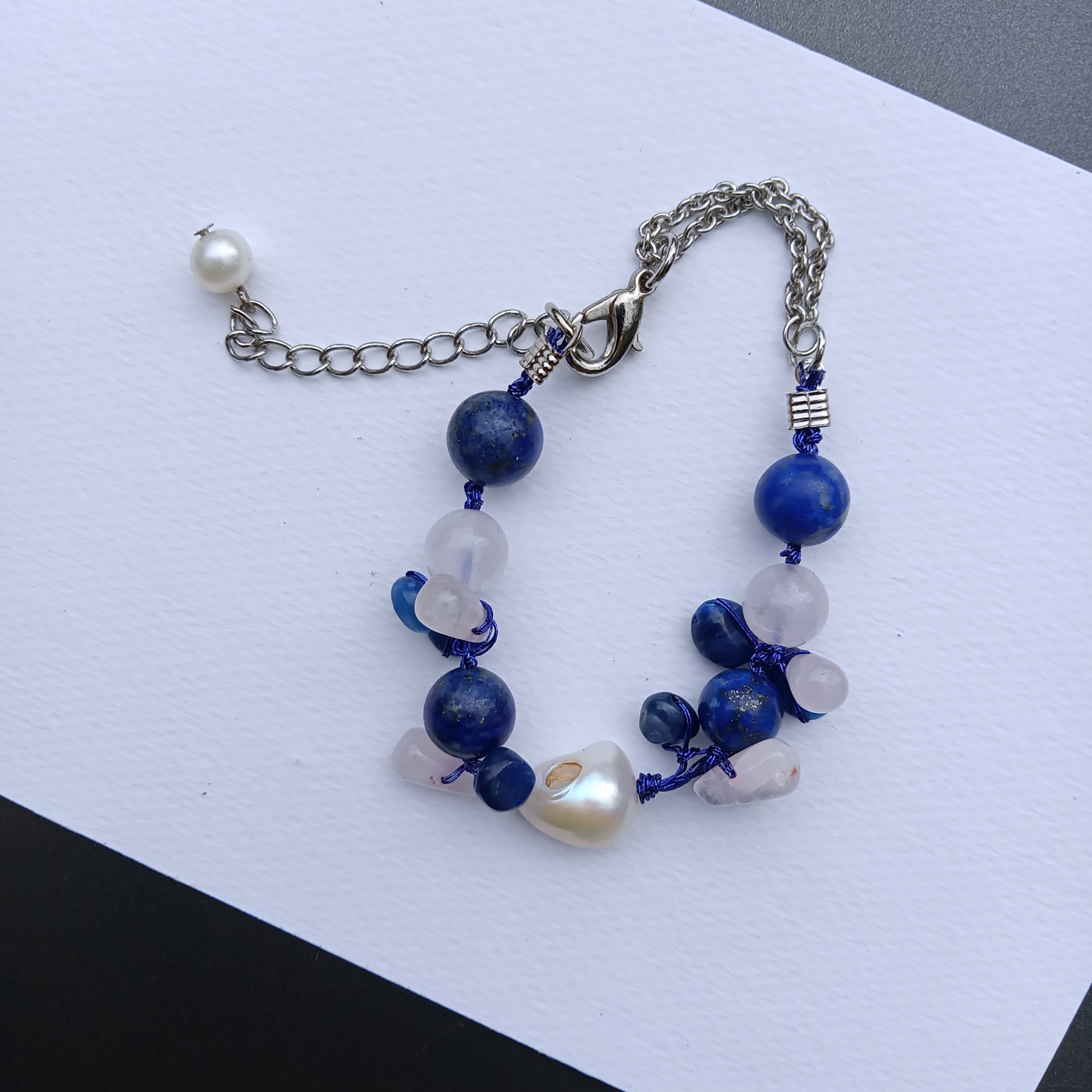 สร้อยข้อมือหินแท้ "The Vibe" Lapis Lazuli Bracelet (ดึงดูดโชคลาภ เสริมการเจรจา)