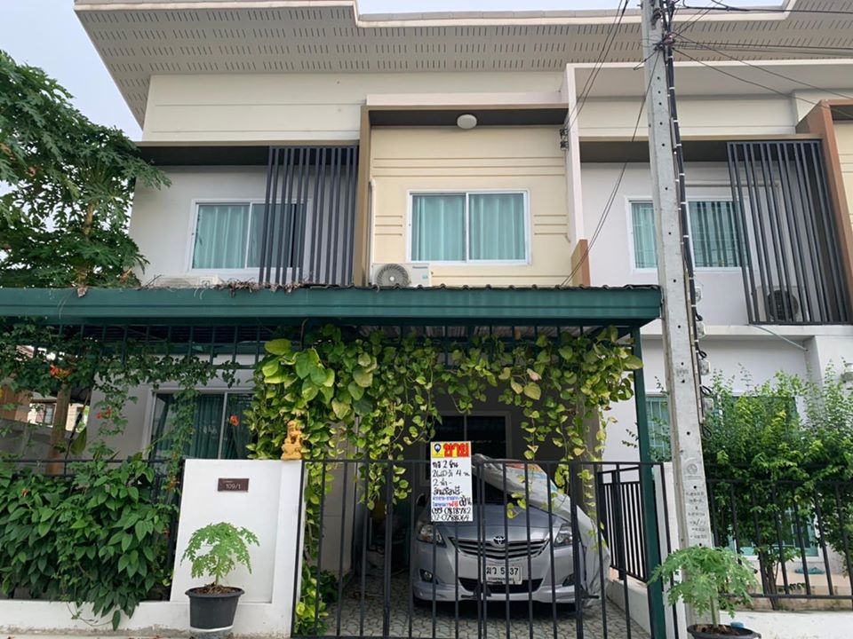 ขายทาวน์โฮม 2 ชั้น หมู่บ้านเดอะโมดิช บางบัวทอง (รหัสทรัพย์ 202052) ต.ลำโพ อ.บางบัวทอง จ.นนทบุรี ขนาด 26.60 ตรว.มี 4 ห้องนอน 2 ห้องน้ำ 1 ห้องครัว