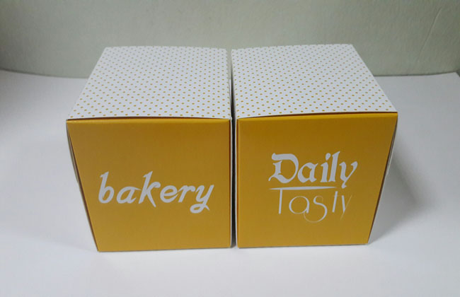 กล่องเค้กโรล กล่องคัพเค้ก 1 ชิ้น กล่องเค้ก 1 ชิ้น กล่องขนม ลายสีเหลือง ขนาด 9 x 9 x 9 ซม.ราคา 120 บาทต่อแพ็ค(20 ใบ)