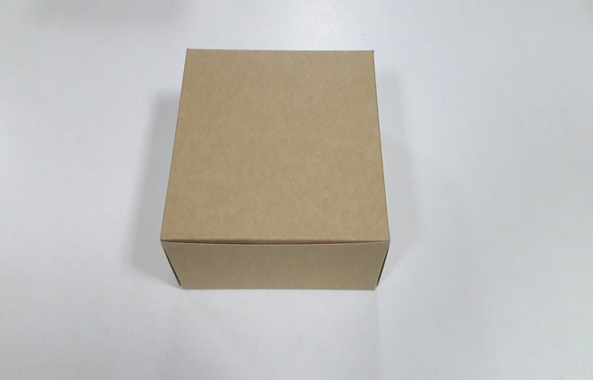 กล่องคัพเค้ก 4 ชิ้น (แบบไม่มีฐานรอง) กล่องเค้กครึ่งปอนด์ กล่องขนม กล่องสแน็ค ขนาด 15.0x15.0x7.6 ซม.Snack Box สีคราฟท์น้ำตาลอ่อน (แบบไม่มีหน้าต่าง) ราคาแพ็คละ 150 บาท (รวม 20 ใบ)