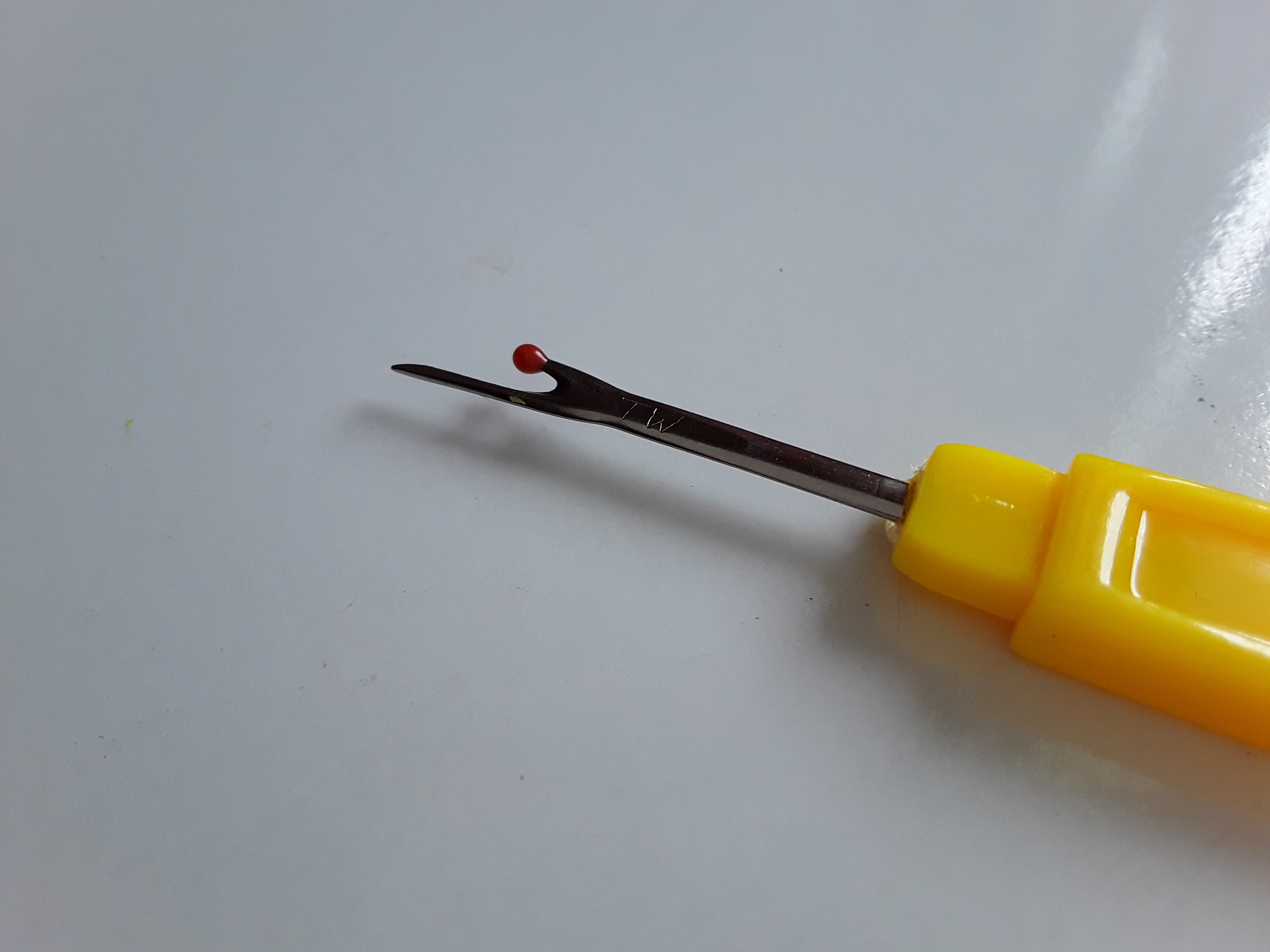 ที่เลาะด้ายด้ามแบน สีเหลือง