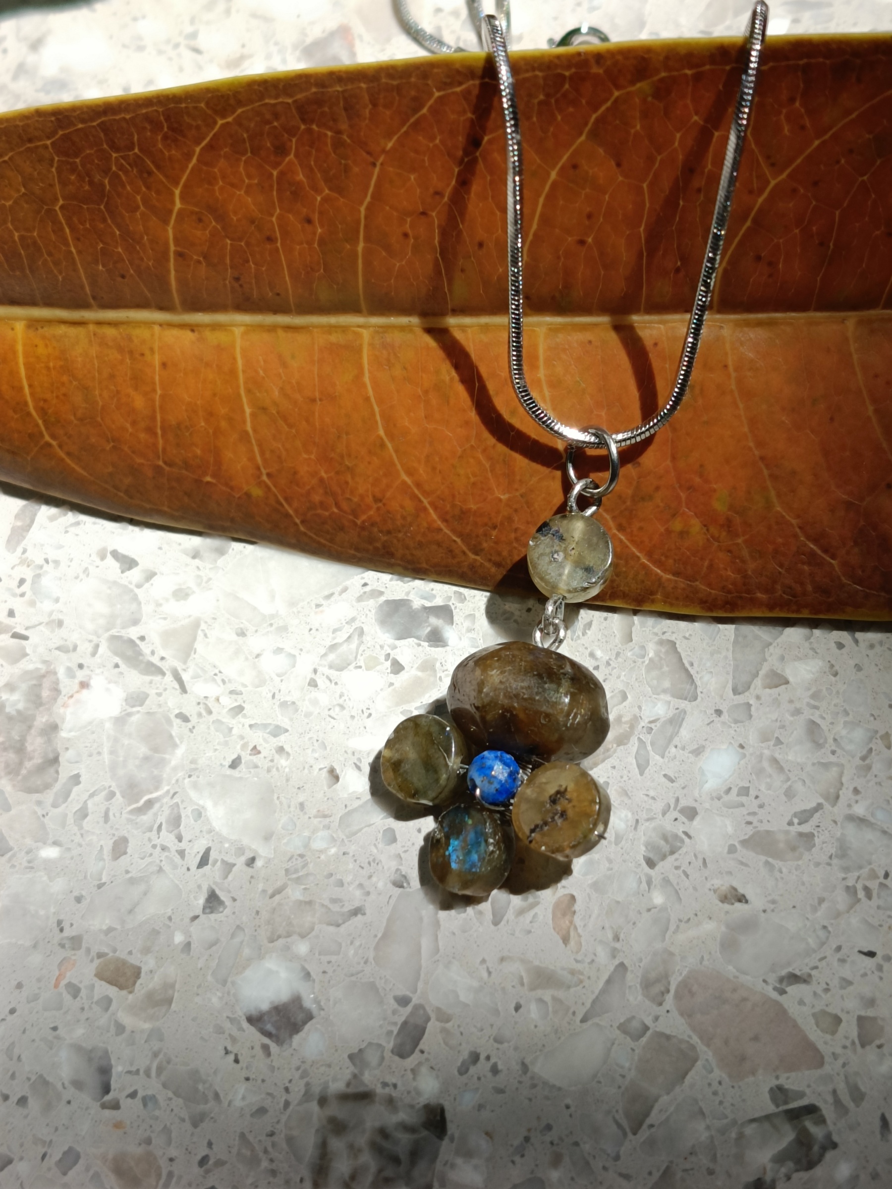 สร้อยจี้หินแท้ Labradorite Pendant Necklace (เสริมพลังการสื่อสาร เติมPositive Energy)