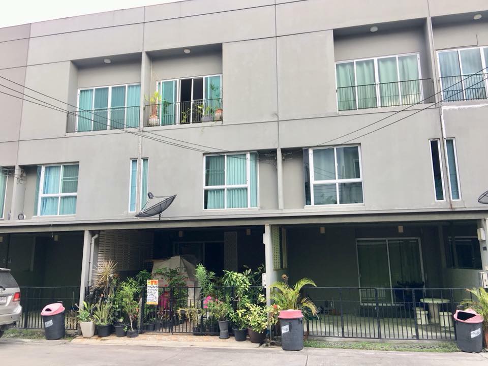 ให้เช่าทาวน์โฮม 3 ชั้น หมู่บ้าน PATIO (พาทิโอ) เมืองทองธานี ปากเกร็ด นนทบุรี 18.7 ตรว รหัส T56