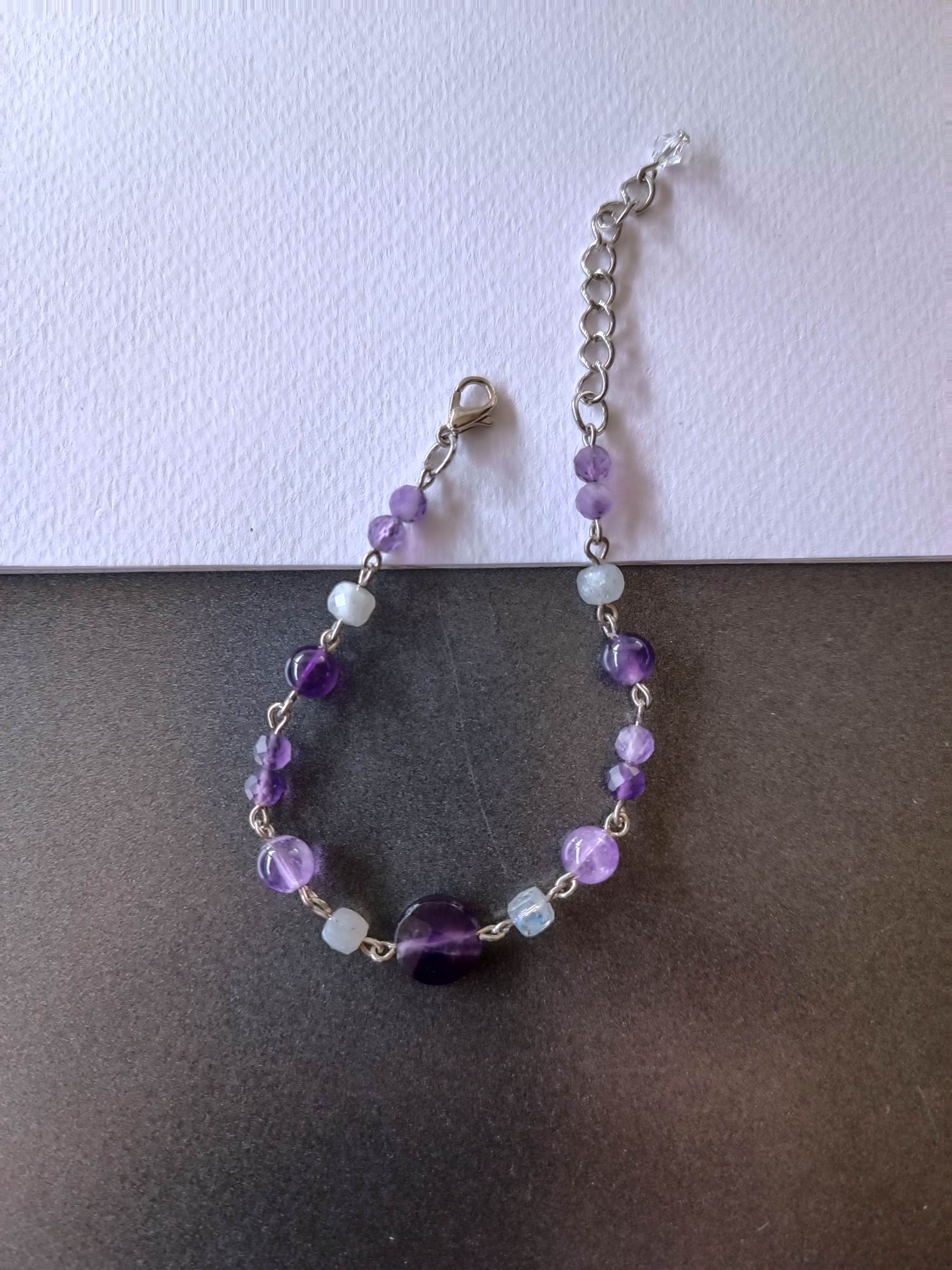 สร้อยข้อมือหินแท้ "Connected" Abundant Bracelet (Amethyst + Moonstone)