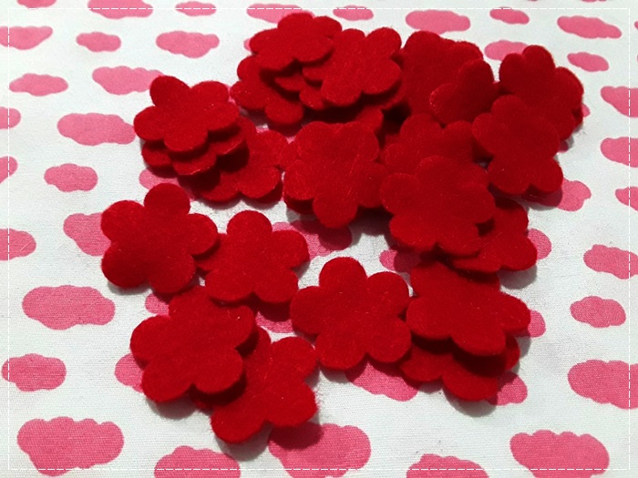 ดอกไม้ผ้าสักหลาด Size 2 cm. สีแดง