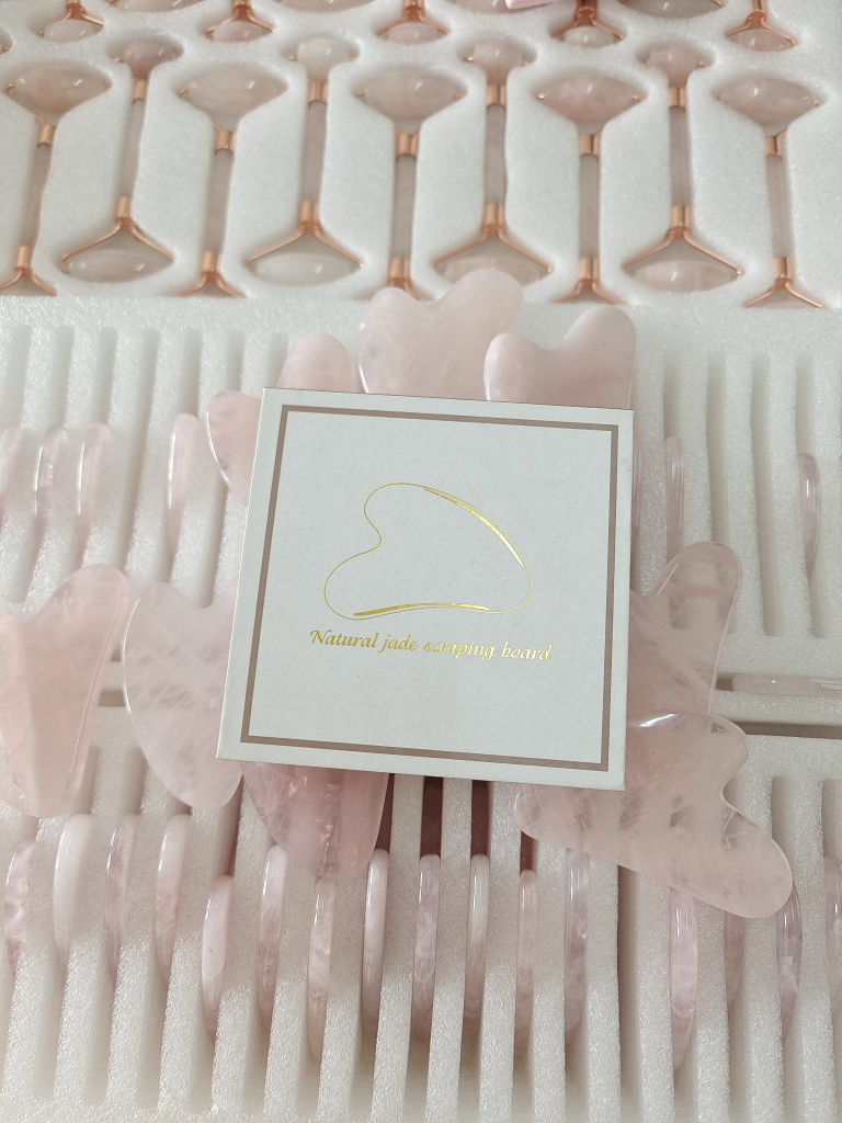 ผลิตตามออร์เดอร์เซทลูกกลิ้ง+กัวซาแผ่น V shape+โลโก้+สลักแบรนด์ (Make to Order Flip Cover Box+Facial Roller+Gua Sha Broad+Logo)